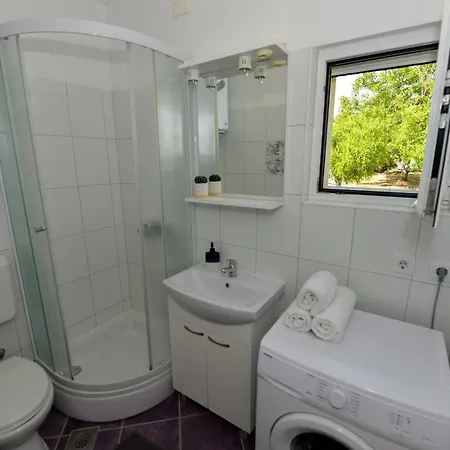 Seaside House For Families With Children Banj, Pasman - 24665 Ferienhaus Kukljica