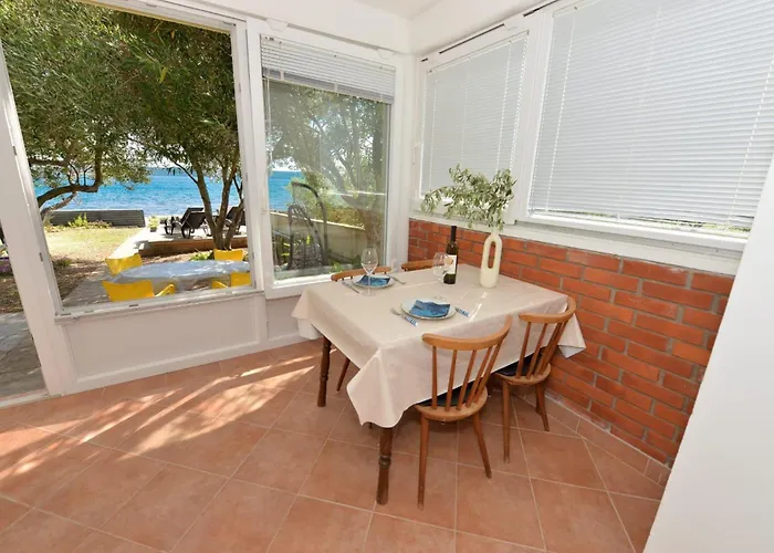 Дом отдыха Seaside House For Families With Children Banj, Pasman - 24665 Куклица