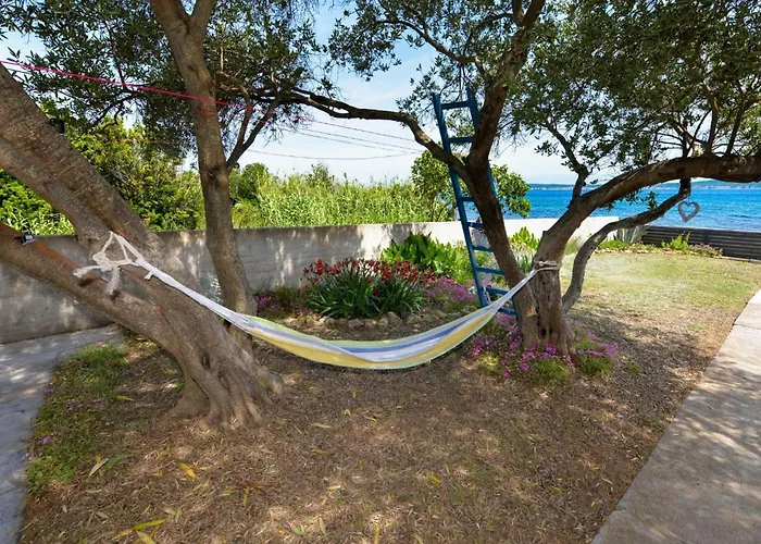 Дом отдыха Seaside House For Families With Children Banj, Pasman - 24665